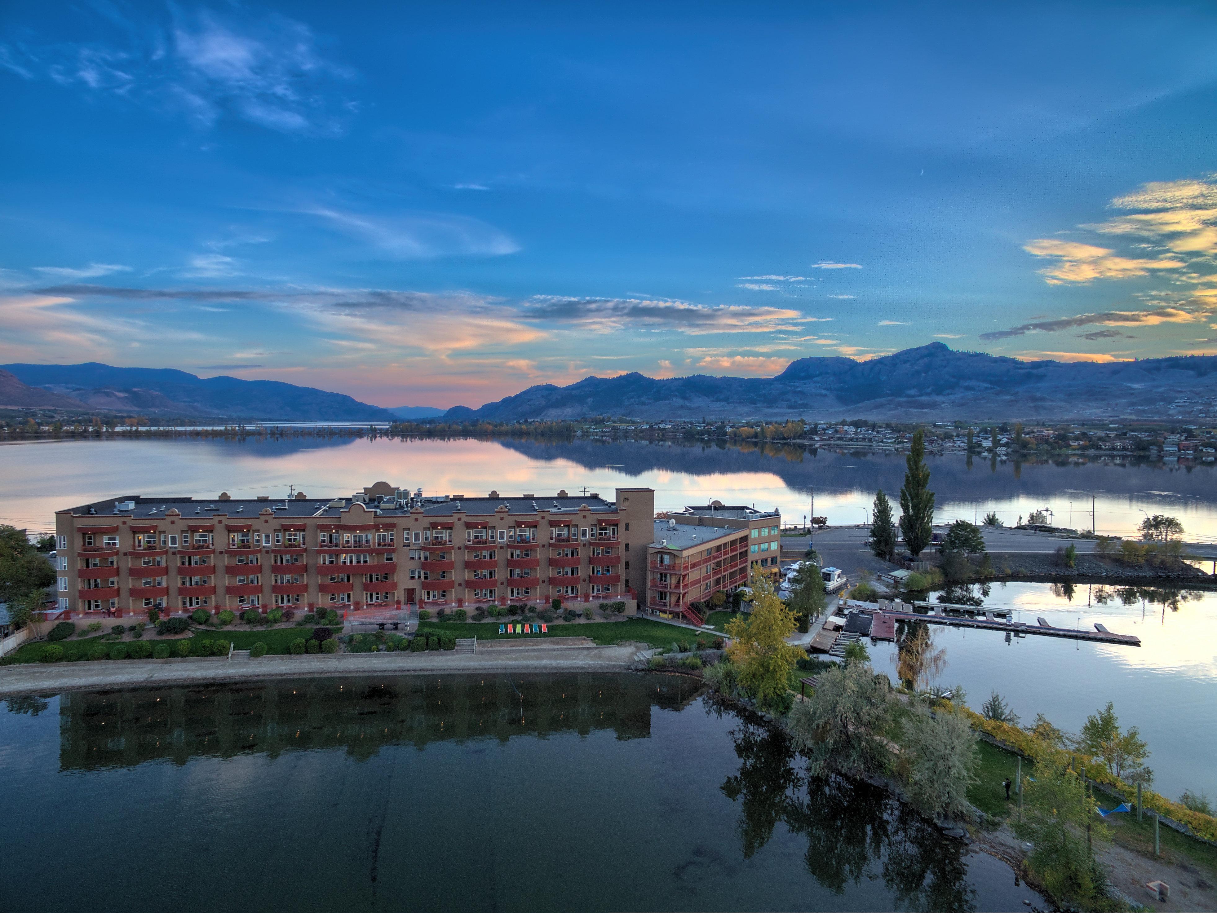 Holiday Inn Hotel & Suites Osoyoos By Ihg Exterior foto