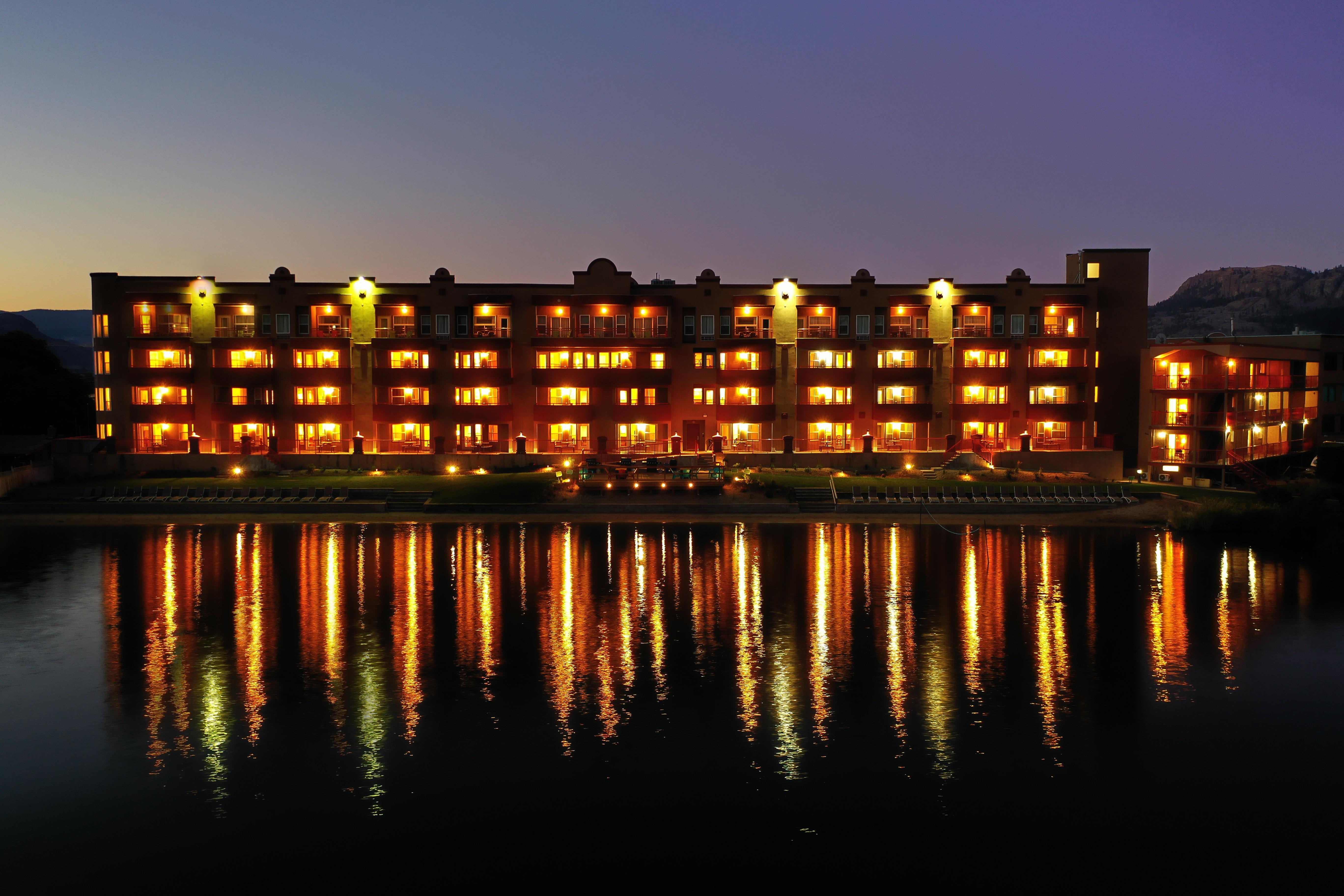 Holiday Inn Hotel & Suites Osoyoos By Ihg Exterior foto